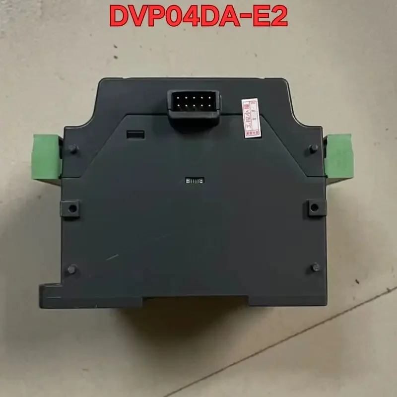 Бывший в употреблении функциональный тест модуля ПЛК DVP04DA-E2 нормально