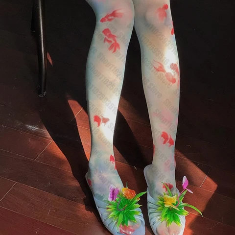 Шәует тұсқағазының фотосы Жалаңаш Светлана Назаренко