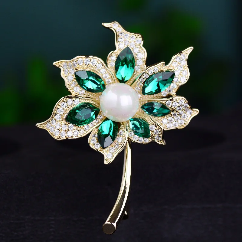 

Copper Inlaid Zircon Maple Leaf Zircon Brooch Elegant Atmosphere Imitation Crystal Leaves Creative Elegant Accessories Pin