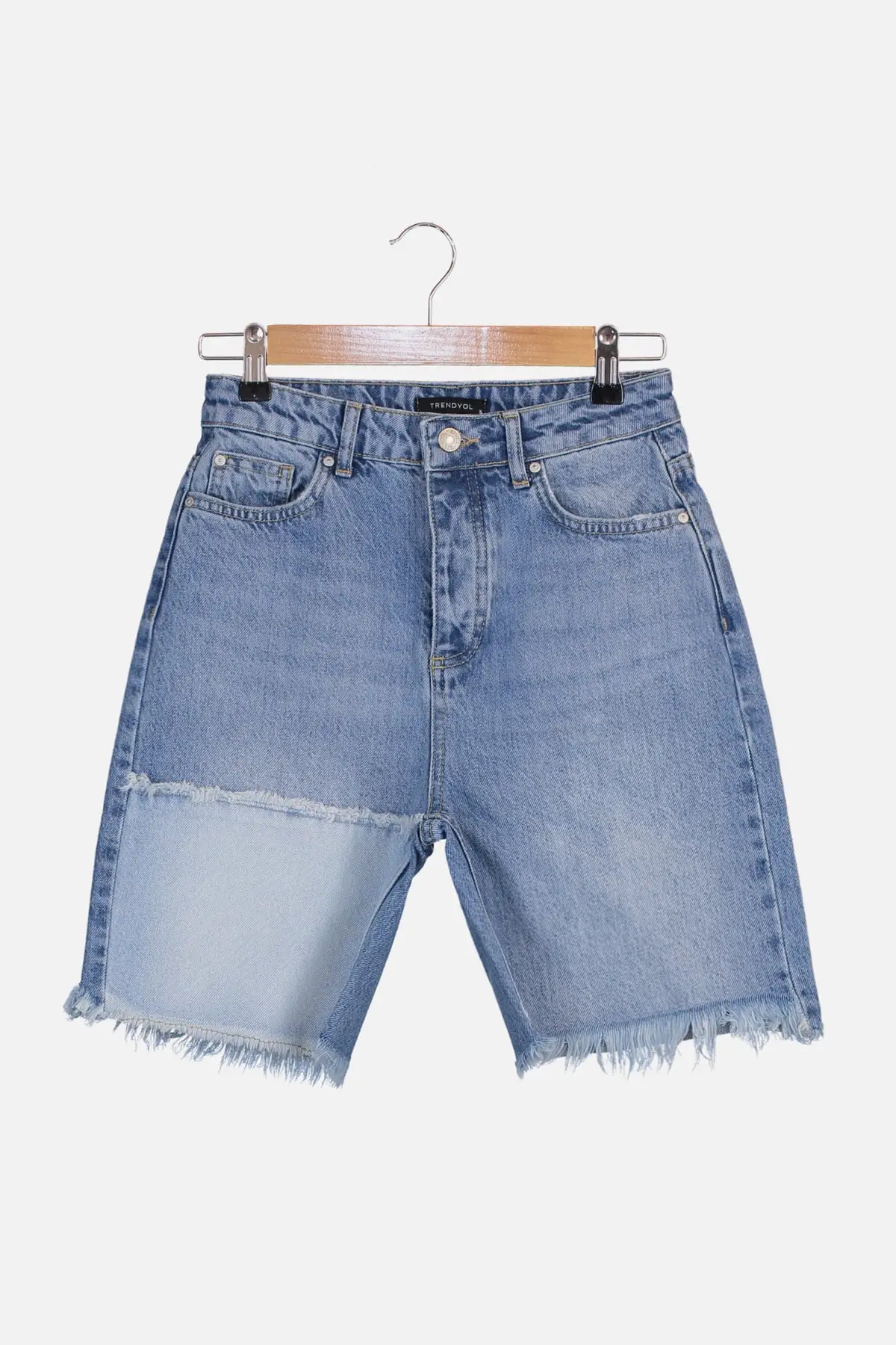 

Trendyol With Color Block Tassels Denim Bermuda TWOSS21SR0505