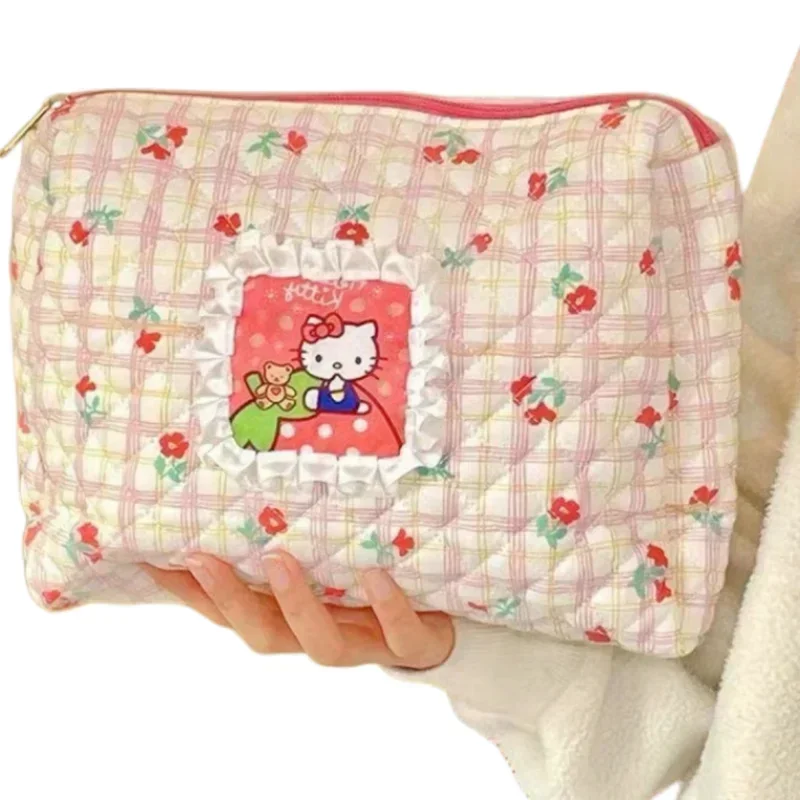 Женская косметичка Sanrio с Hello Kitty 2024