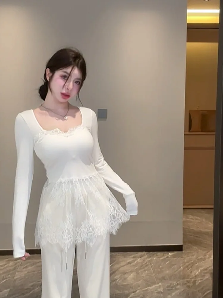 Белая майка с кружевной строчкой женская осенняя облегающая внутренняя одежда