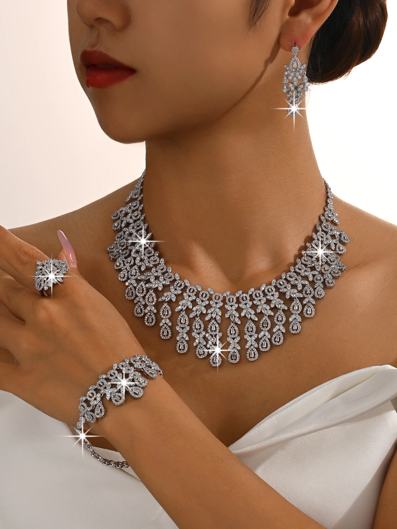 Большой свадебный комплект с платиновым покрытием и кисточками в виде листьев