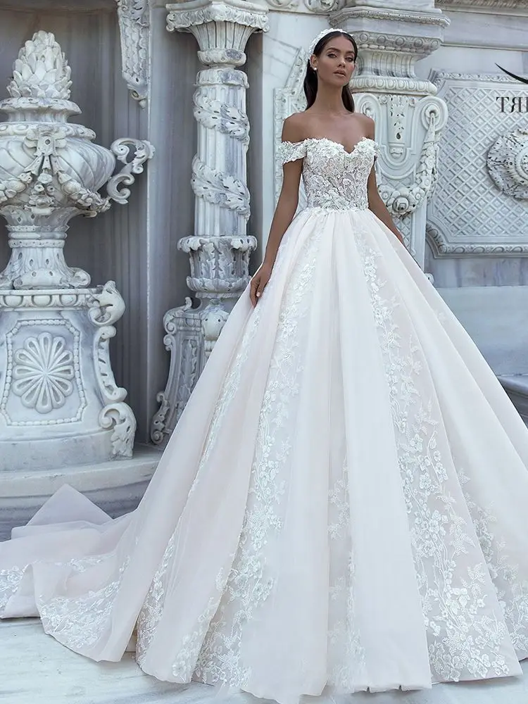 

Женское свадебное платье-трапеция со шлейфом, без рукавов