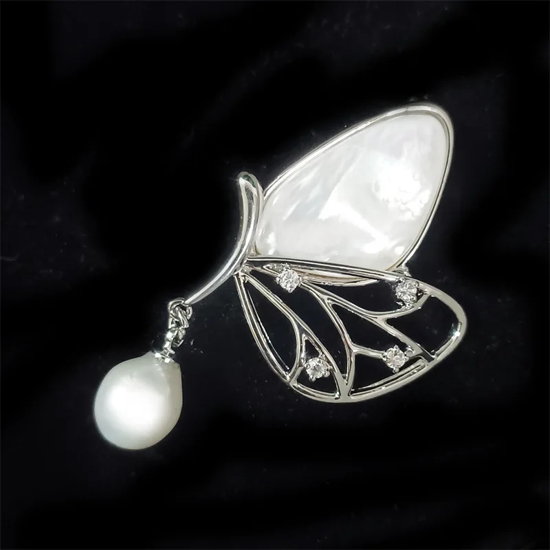 

Elegant Natural Shell Butterfly Brooches Hollowed Out Wing Design Animal Brooch Pin for Woman Freshwater Pearl Corsage Jewelry