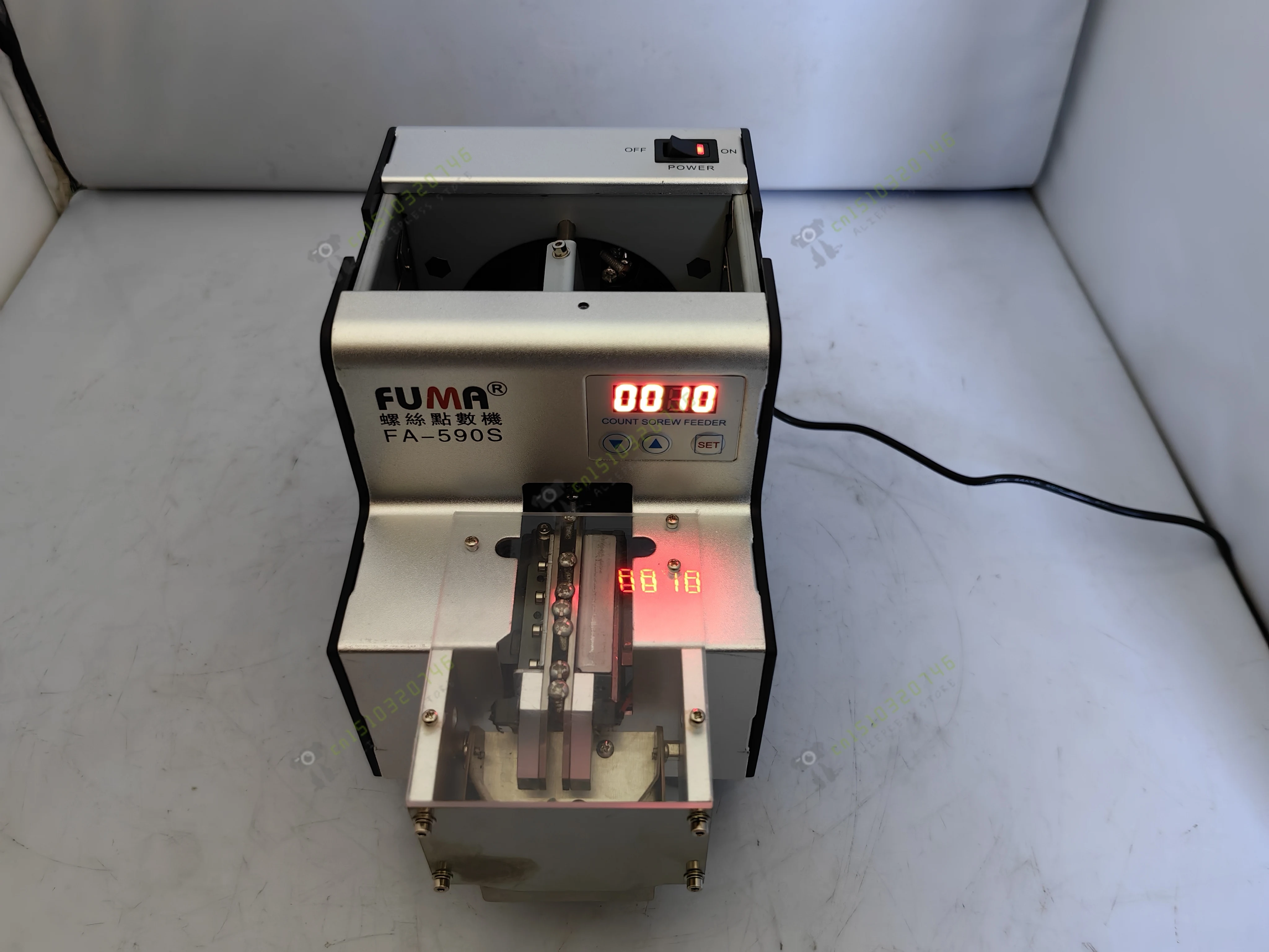 Фотоаппарат для автоматического подсчета винтов с материалом номером ведра