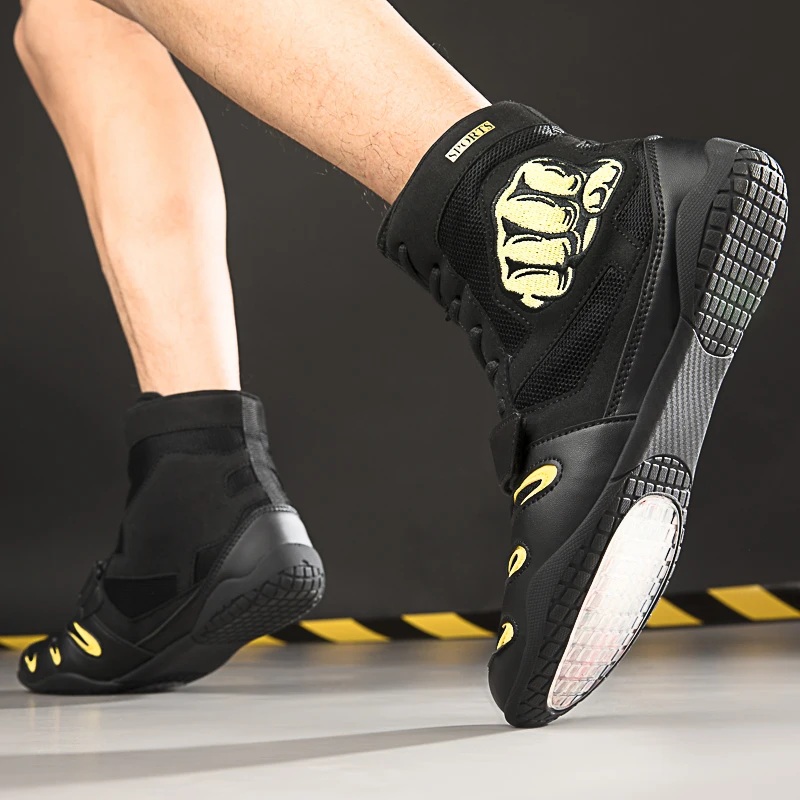 New High-quality Boxing Shoes Men's Black Red Breathable Wrestling Boots Large 36-46 Light Boxing Sneakers Flight Shoes