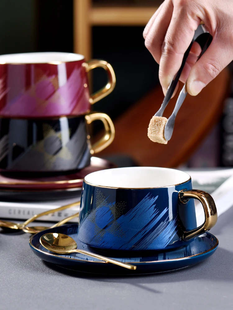 

Ослепительные кофейные чашки и кружки, золотой керамический стакан с отслеживанием ветра, Европейский набор для кофе, роскошная чашка для послеобеденного чая с камелией