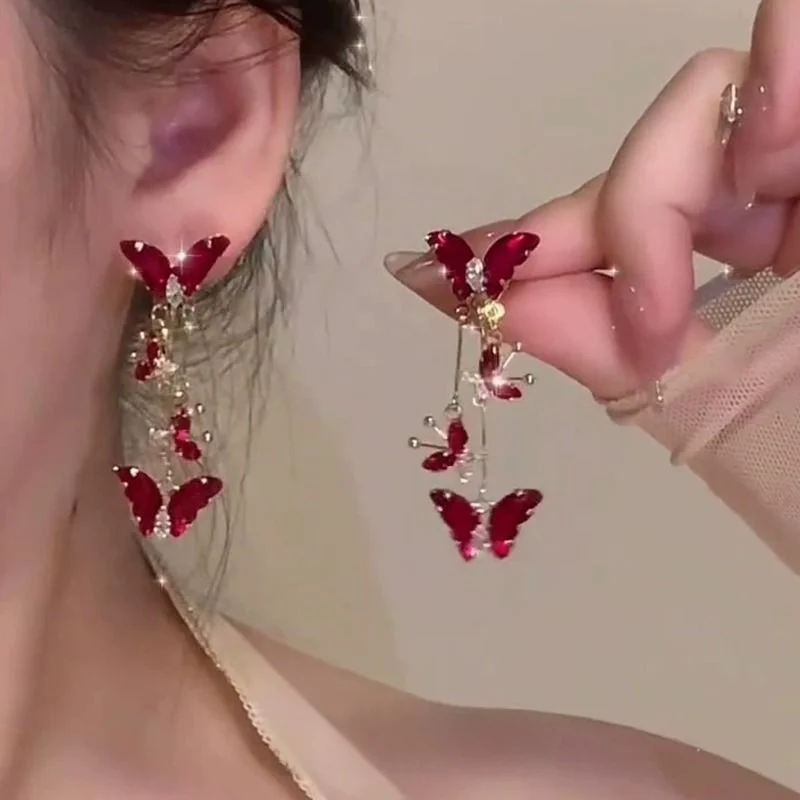 &quotКровь Линди&quot Чувство холода Красный циркон Зажим для ушей Новая мода