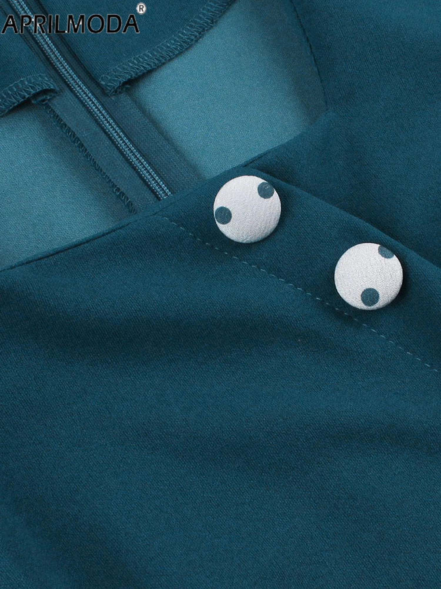 Элегантное летнее платье в горошек стиле павлин 1960-х годов с квадратным вырезом и