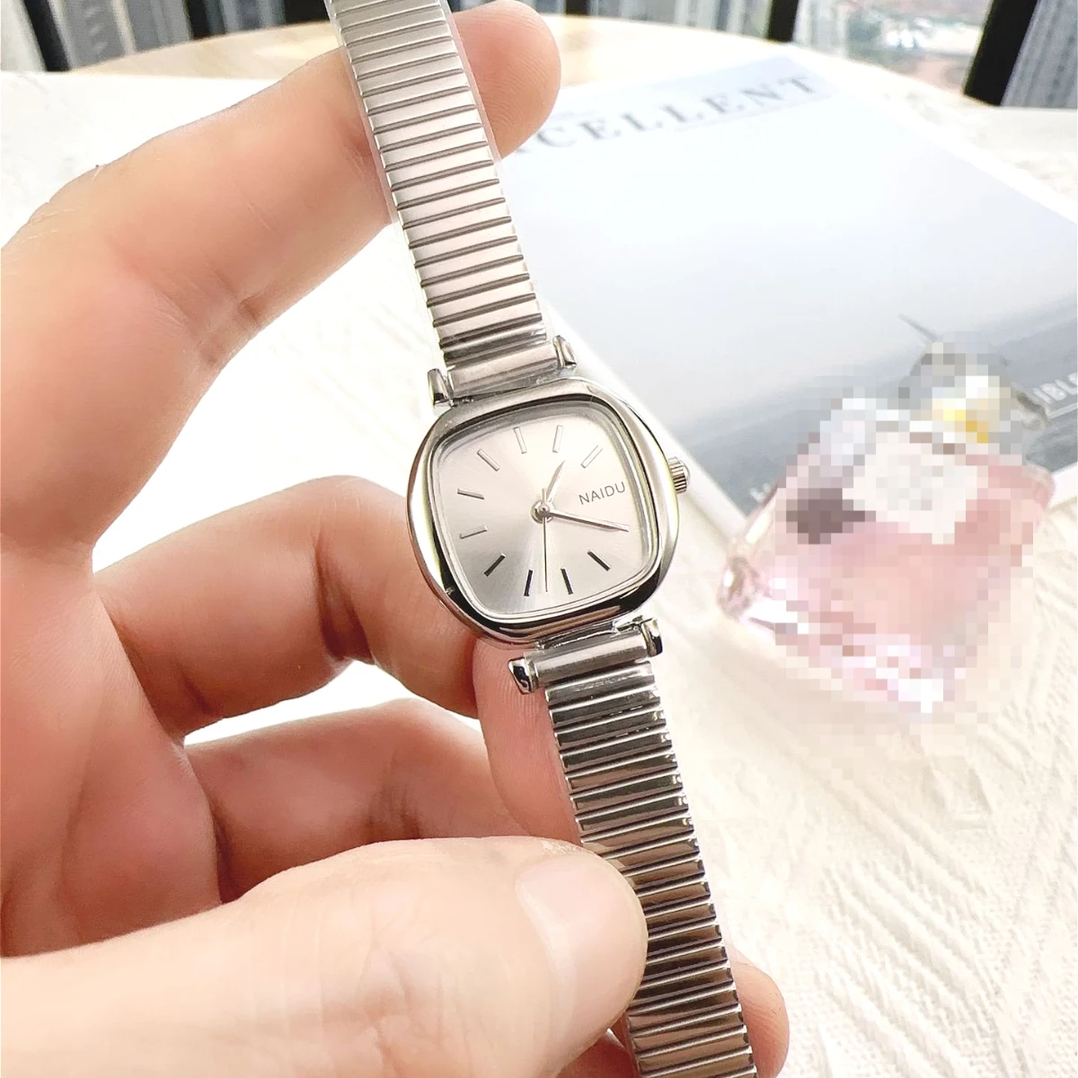 Лучший бренд новейшие роскошные женские часы модный стальной ремень кварцевые