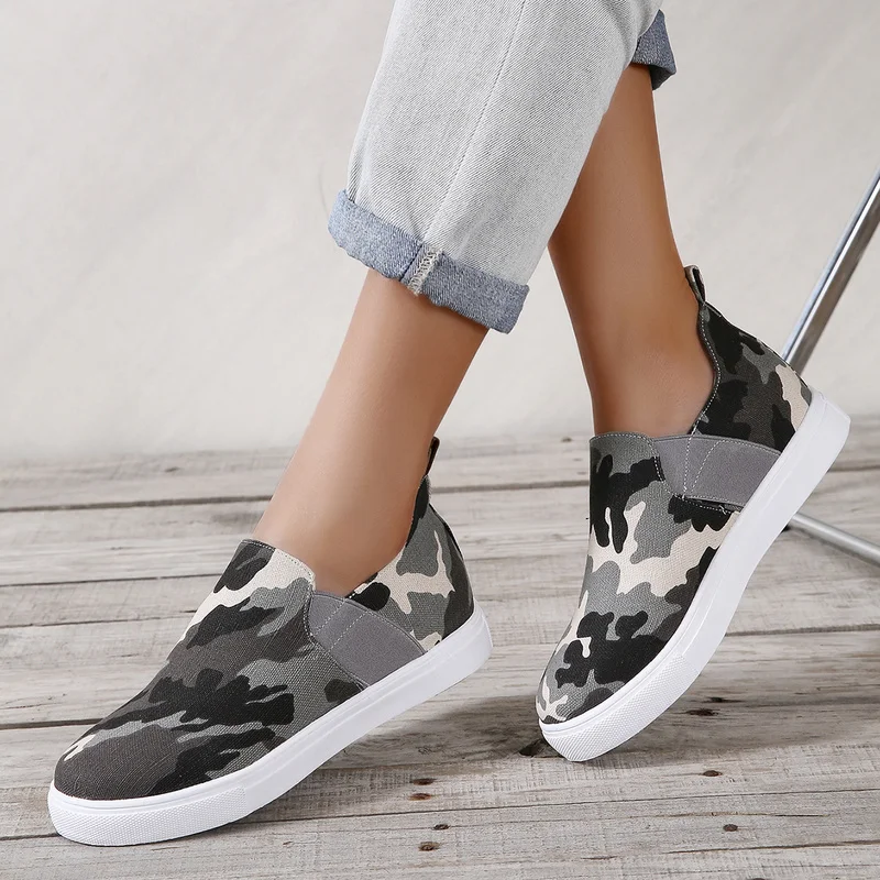 

New Leopard Print Casual Canvas Shoes 2022 Spring Comfortable Ladies Slip On Loafers 35-43 Large-Sized Outdoor Female Sneakers