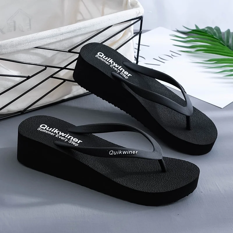 Шлепанцы на толстой нескользящей подошве для женщин новинка 2022 модная верхняя