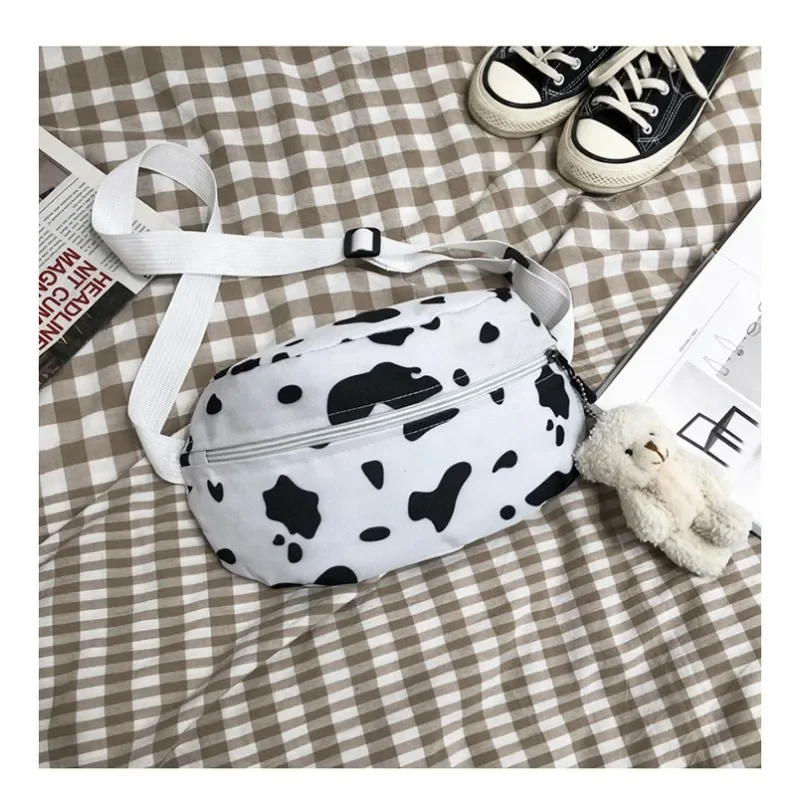 Женская нагрудная сумка Half Moon вместительная водонепроницаемая из ткани Оксфорд