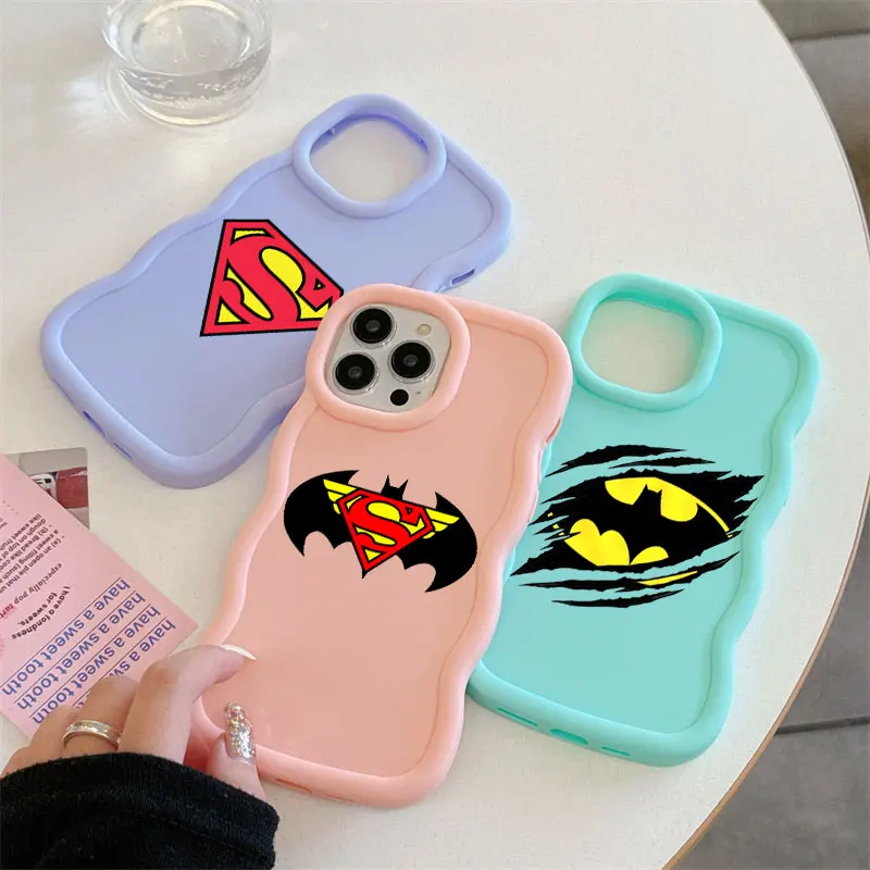 Фото Чехол для телефона с логотипами героев S-Supermans B-Batmans для iPhone 17E 11 12 13 14 15 16 17 Pro Max 16e 17 Air 13 Plus, с волнистым краем, дизайн «Конфетка» №1