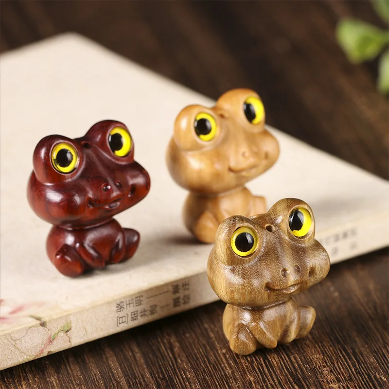 Миниатюрная фигурка лягушки