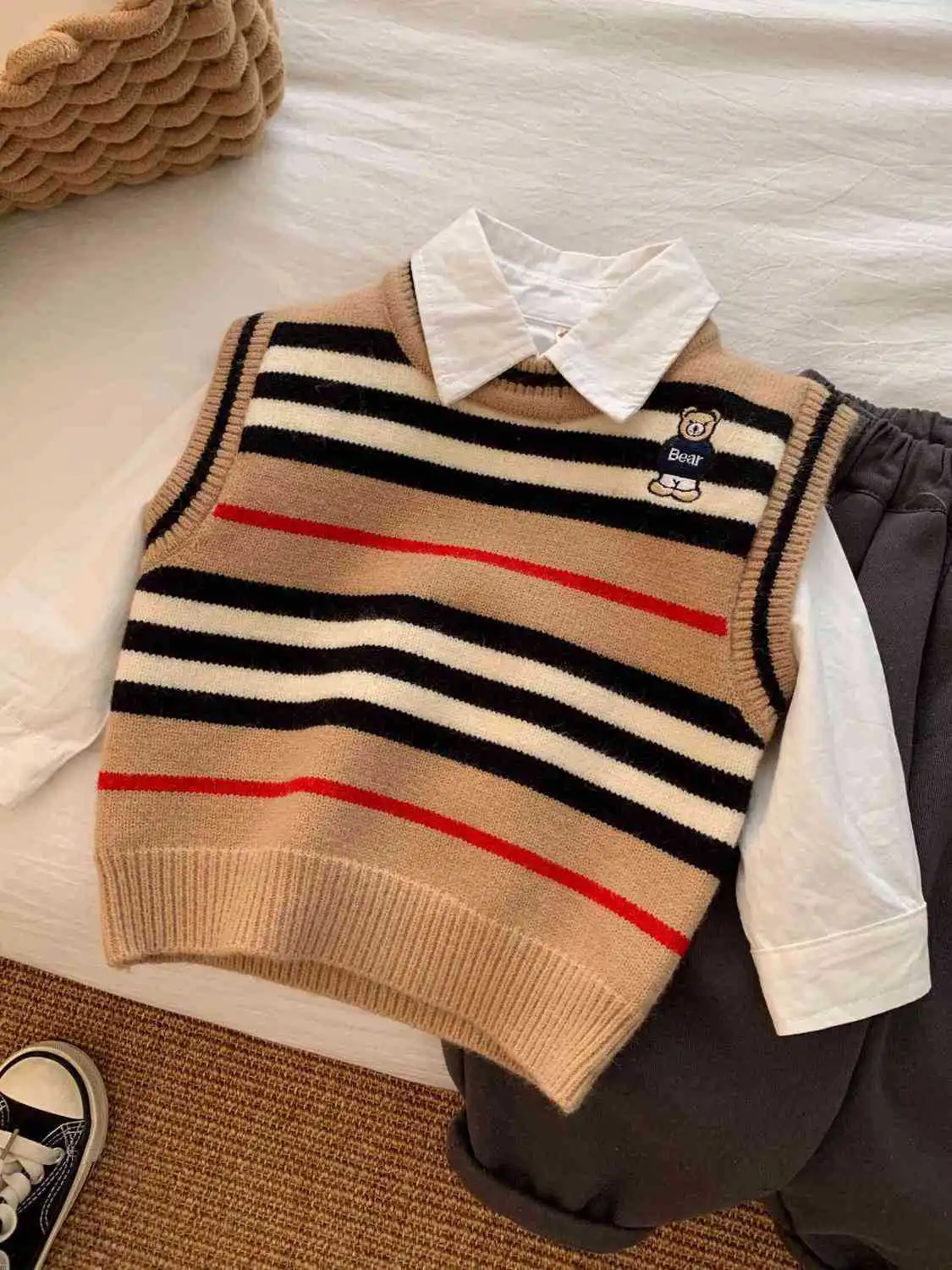 Вязаный жилет с рисунком медведя для маленьких девочек и мальчиков полосатый