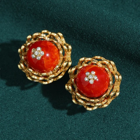 Серьги-гвоздики LOVE GREEN LIVE GREEN с красным агатом