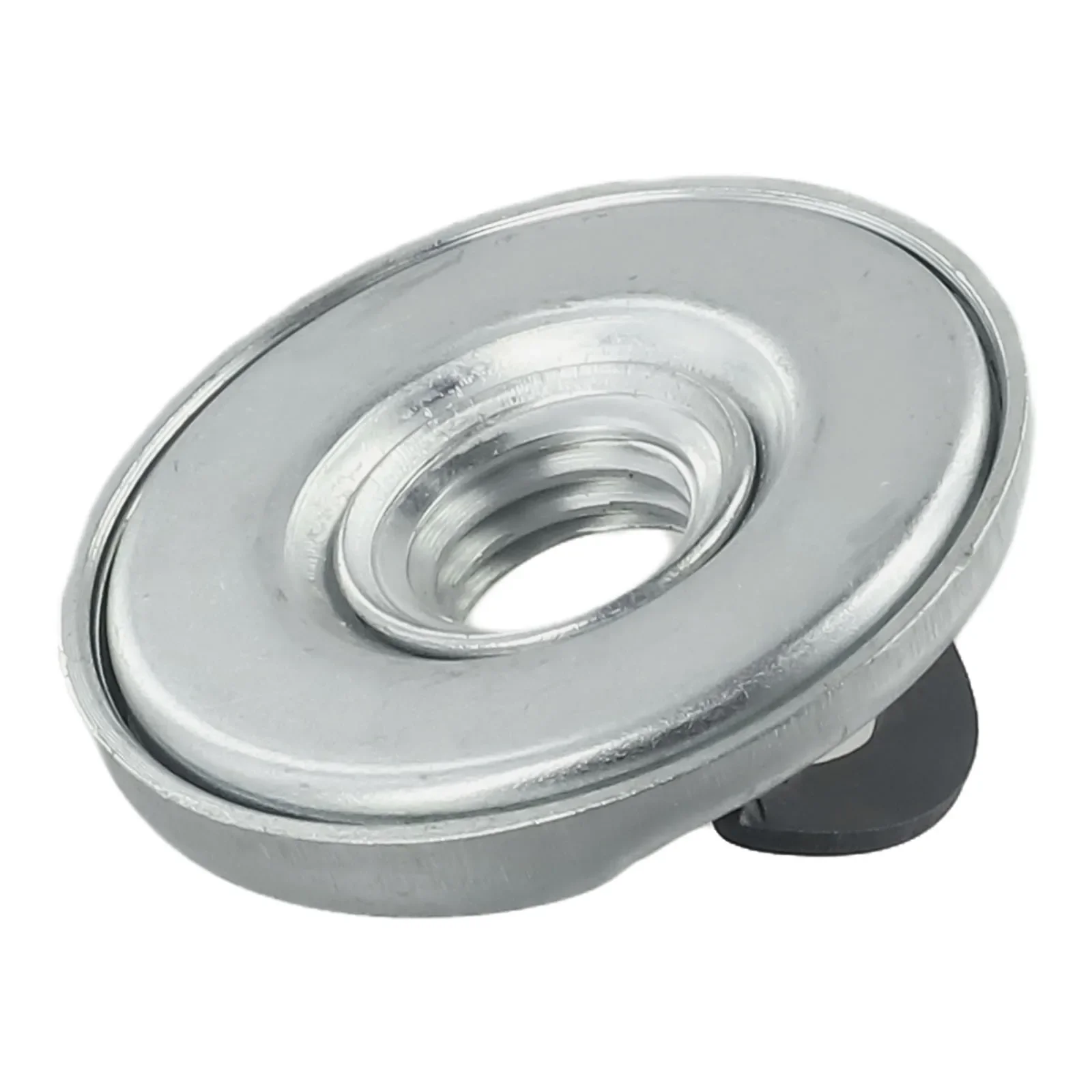 Для замены дисков/лезвий/других аксессуаров фланцевая блокировочная гайка