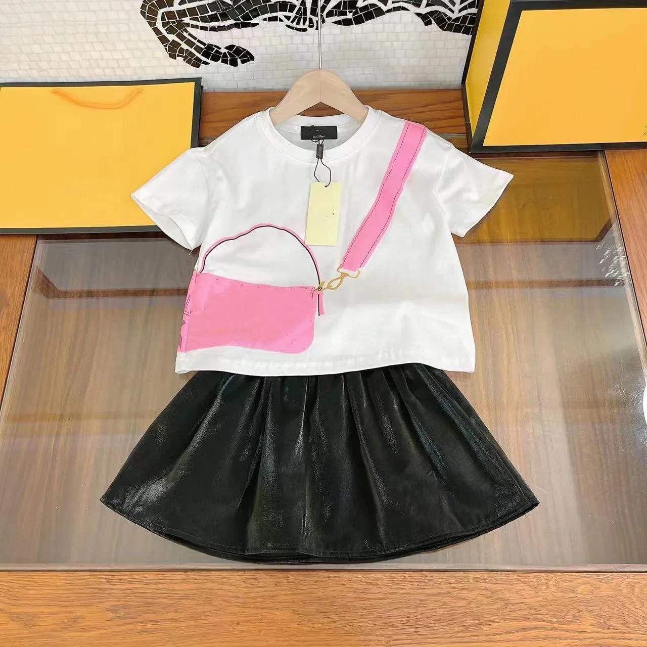 

High-end children's summer new style Bag Printed White T-shirt top+ Black Short Pants 3 4 6 8 10 12 14Y