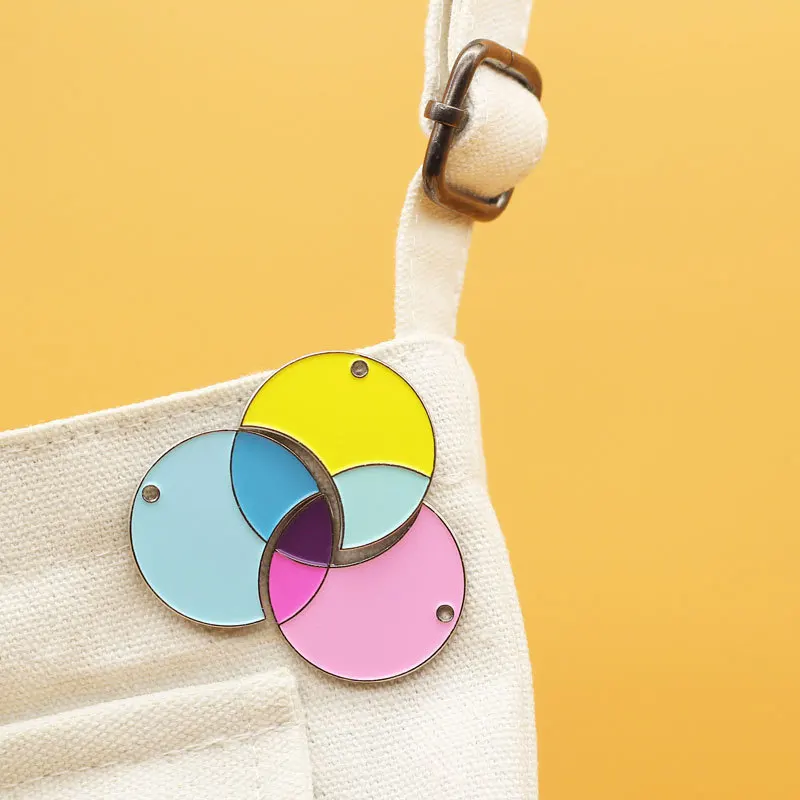 

Korean Version of Creative Cute Good Friend CMYK Brooch Metal Enamel Badge Fashion Girlfriends Clothes Decoration Pin Buckle