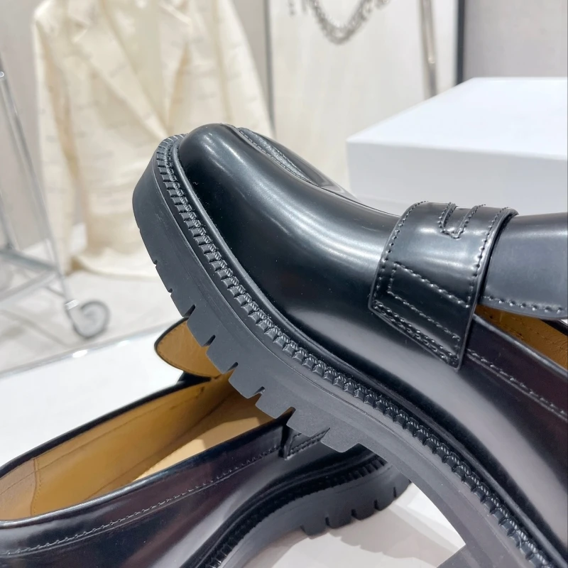 Flat split toe shoes, thick loafer shoes, women's spring and summer new leather, British style horseshoe, single shoe, pig shoe