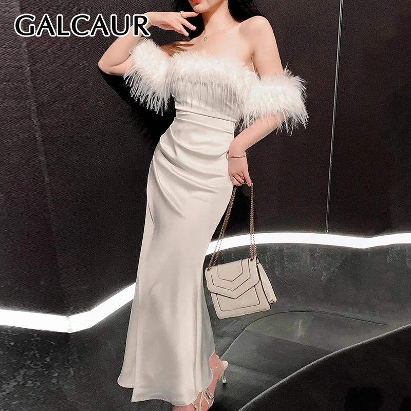 GALCAUR элегантное шелковое платье для женщин с разрезом на шее и открытыми плечами