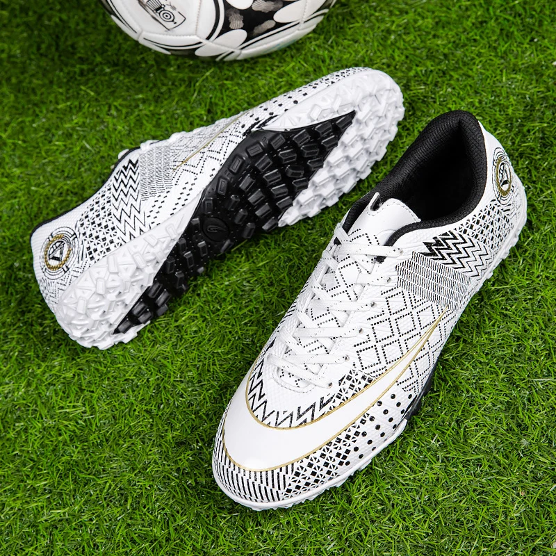 Professional Turf Soccer Shoes Men Kids Non-Slip Training Football Boots Men Soccer Cleats Futsal Football Shoes Boys Sneakers