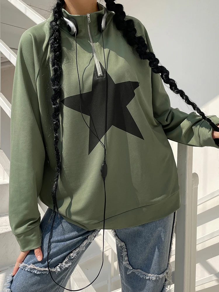 

WeiYao Autumn 2022 Green Star Graphics Baggy Sweatshirts Women Casual Varsity Outfits Street Style Long Sleeve V Neck Pullover