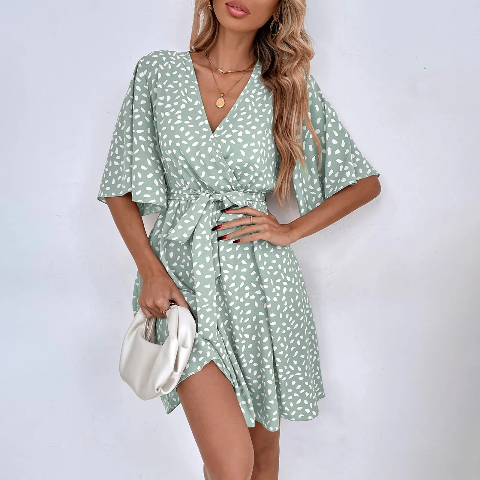 

Мини-платье женское летнее с коротким рукавом и V-образным вырезом