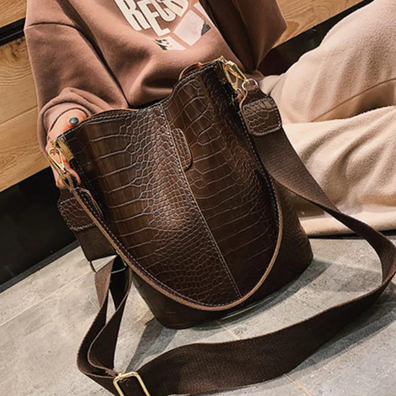 

PU Leather Crossbody Bag Crocodile Pattern Shoulder Strap Handbags For Women 2022 Designer Bucket Bags New Brand Luxury Tote