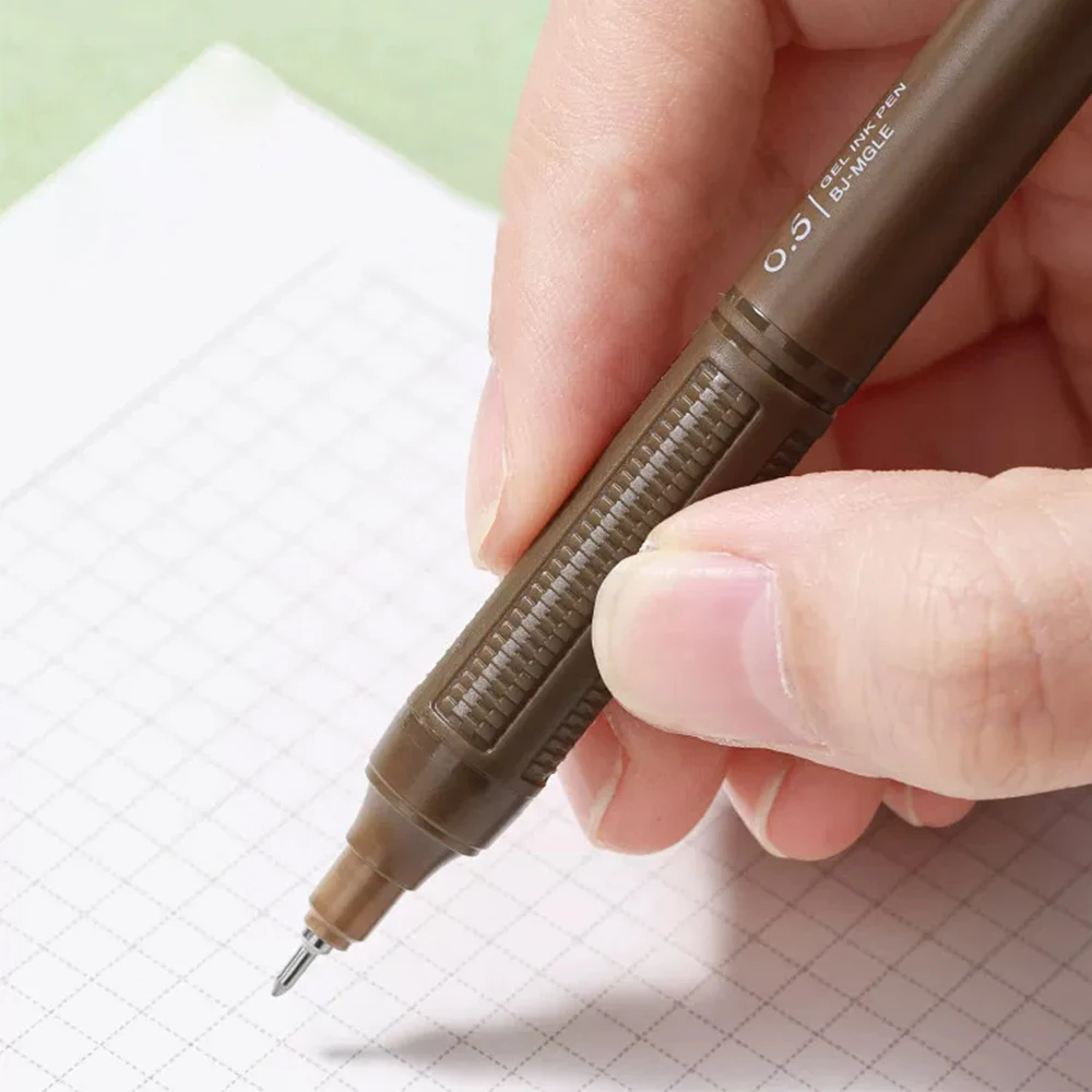 Фото Японская гелевая ручка Tombow Instant Smooth, быстросохнущая, гладкое письмо, не размазывается, удобна в использовании, черная ручка для письма. №3