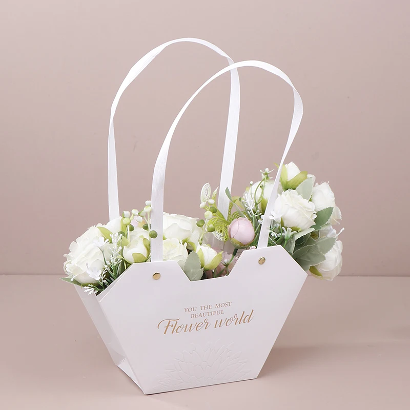 

Крафтовая сумка для цветов