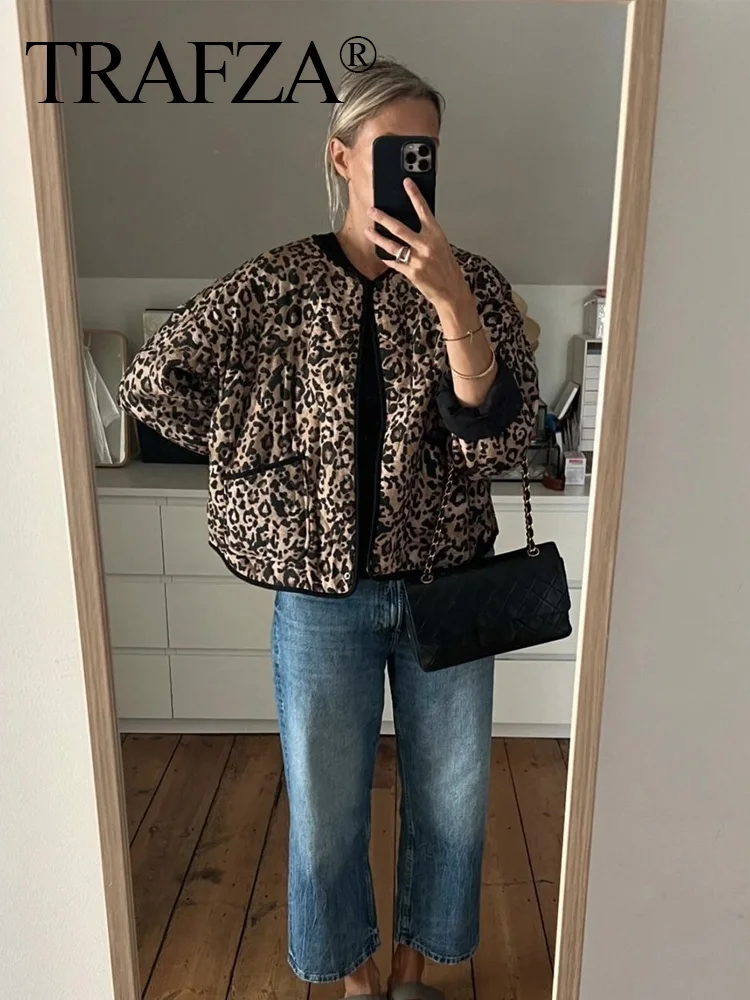 Женская Стеганая куртка с леопардовым принтом и длинным рукавом