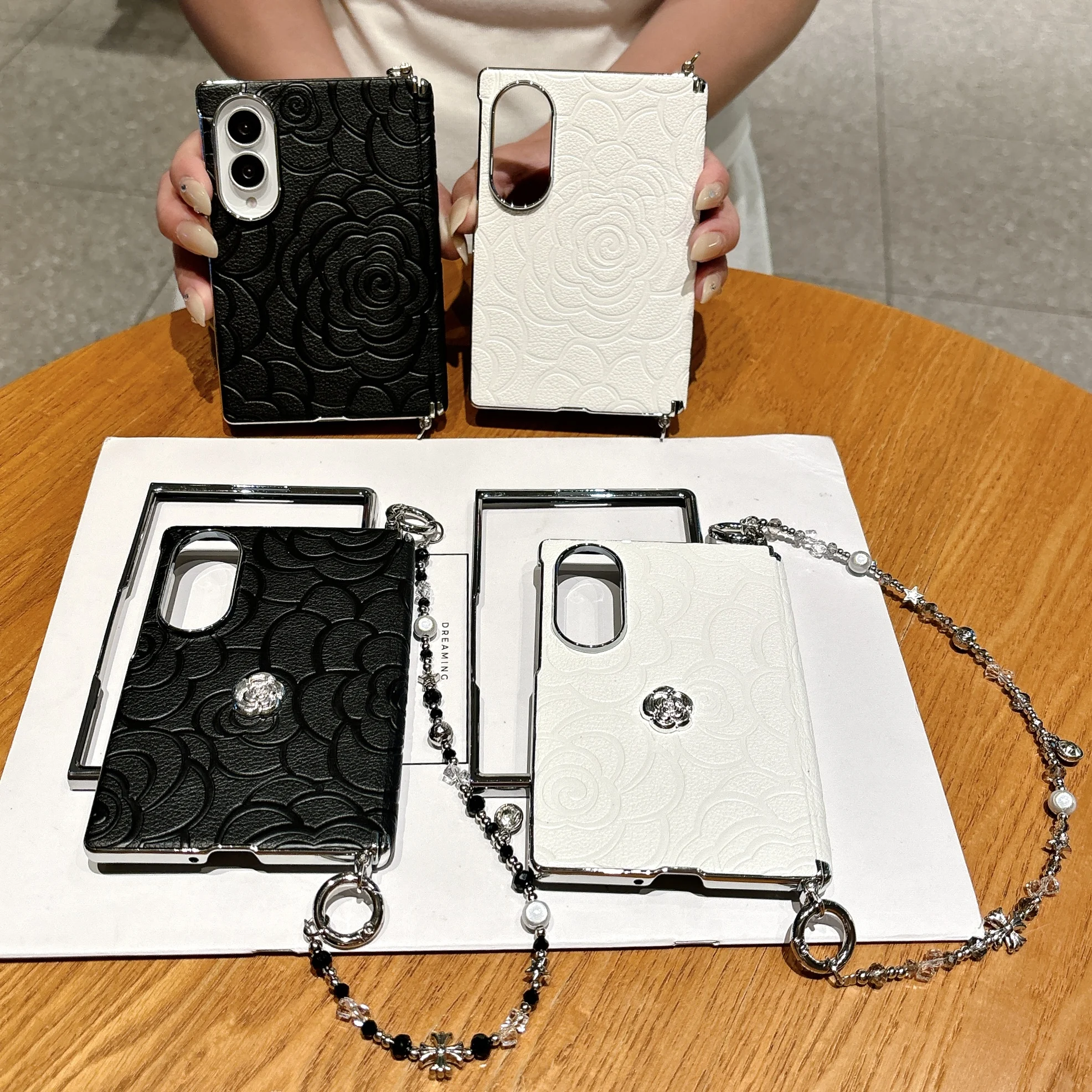Модный 3D-чехол из кожи с тиснением камелии для Samsung Z Fold 8 ZFold8, защита шарнира, тонкий, приятный на ощупь, с ремешком на руку (art.: 3920dc6981f52) - 3920dc6981f52