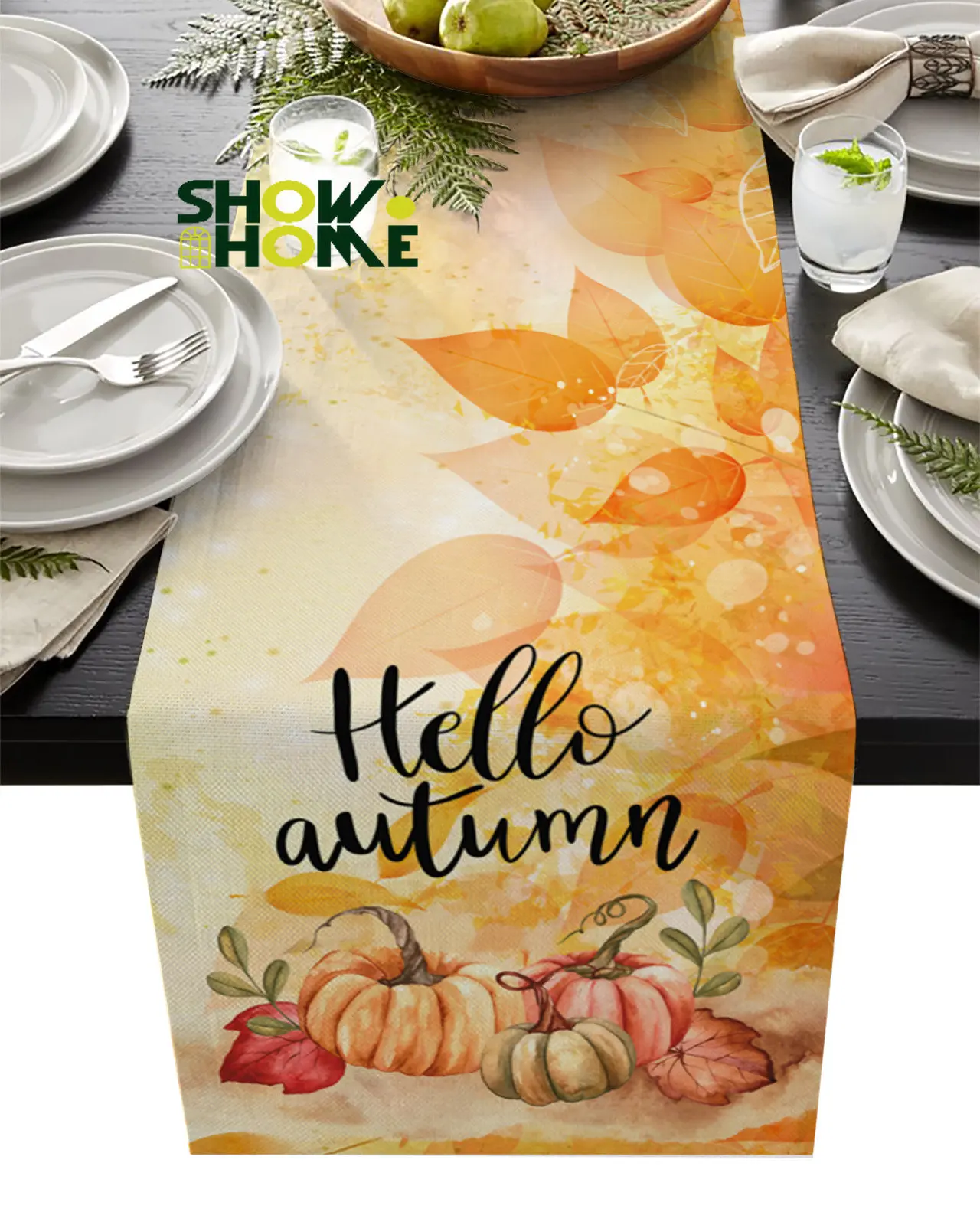

Осенняя декоративная настольная дорожка с изображением опавшей тыквы и листьев