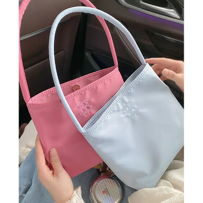 

ins Nylon canvas bag women 2023 New trendy fashion special-interest underarm bag all-match one-shoulder portable bucket bag