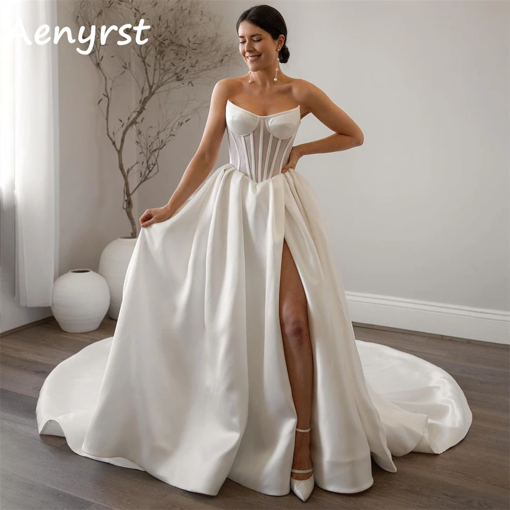 Aenyrst простые без бретелек атласные а-силуэт свадебные платья с разрезом сбоку