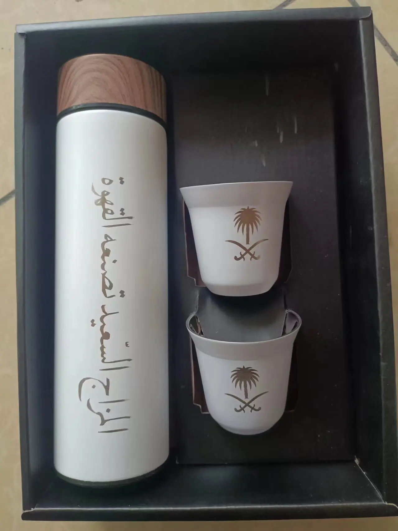 

3 in 1 Set Christmas Gift 500Ml Bottle+2Cups Saudi Coffee Saudi Arabia Double Wall Stainless Steel Vacuum Thermos Coffee Tumbler