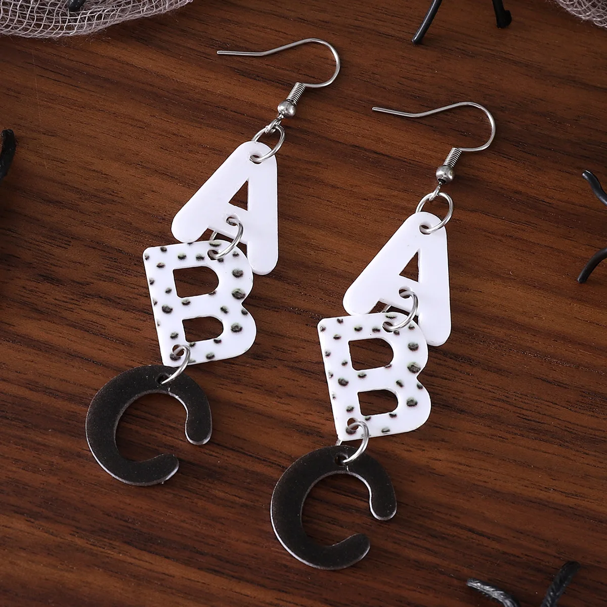 Акриловые серьги-подвески ABC