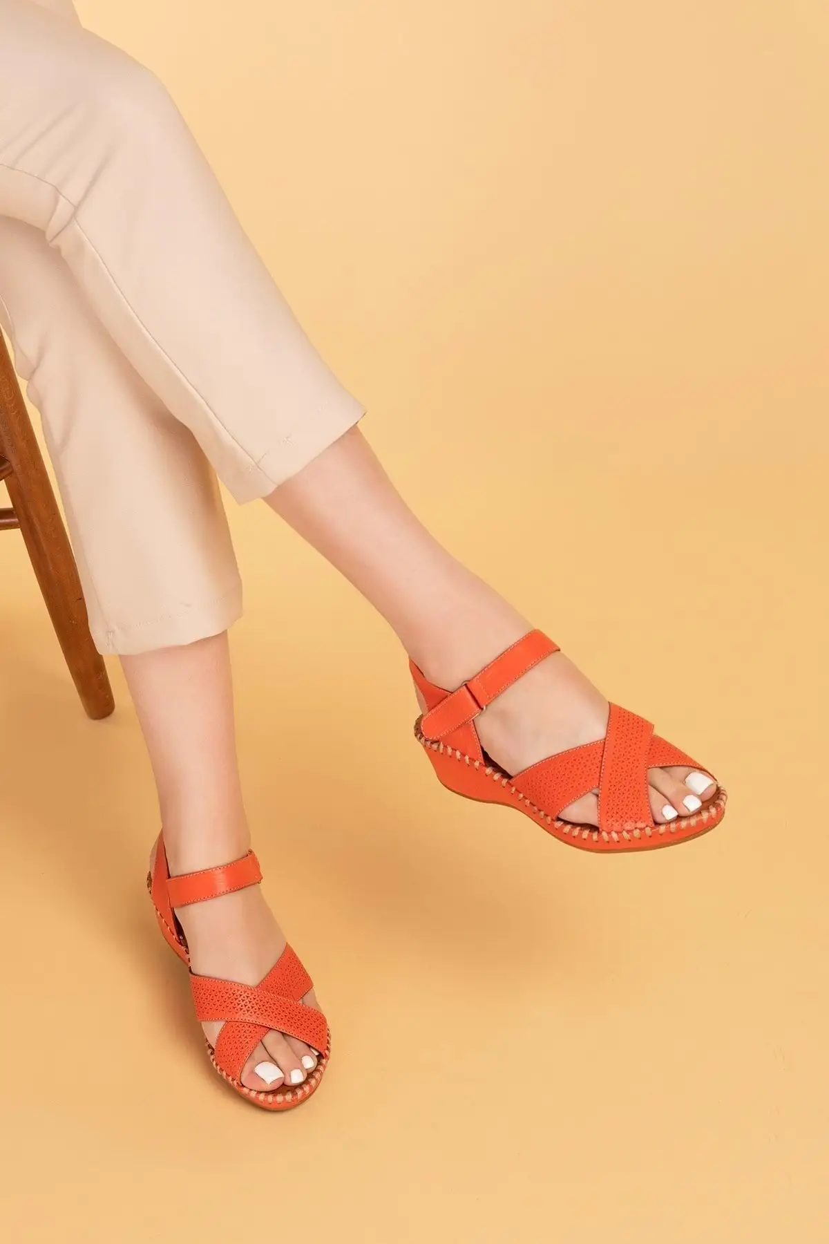 

Женские сандалии из натуральной кожи с подкладкой на каблуке Ert.2221-orange-38