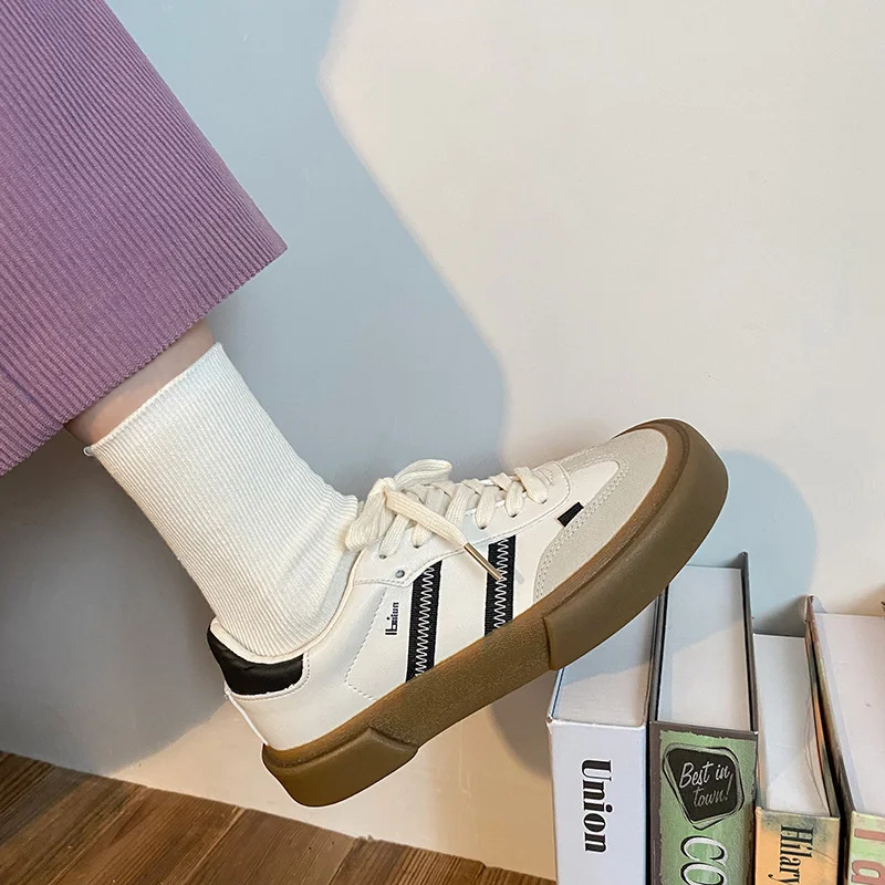 2023 New Luxury Shoes for Woman Classic Sneakers Women Leather Retro Low Cut Lace -up Casual Women Sneakers Plus Size 44