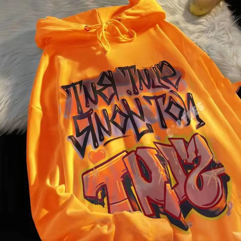 Рисунок 3 - Женская толстовка с капюшоном и надписью American y2k