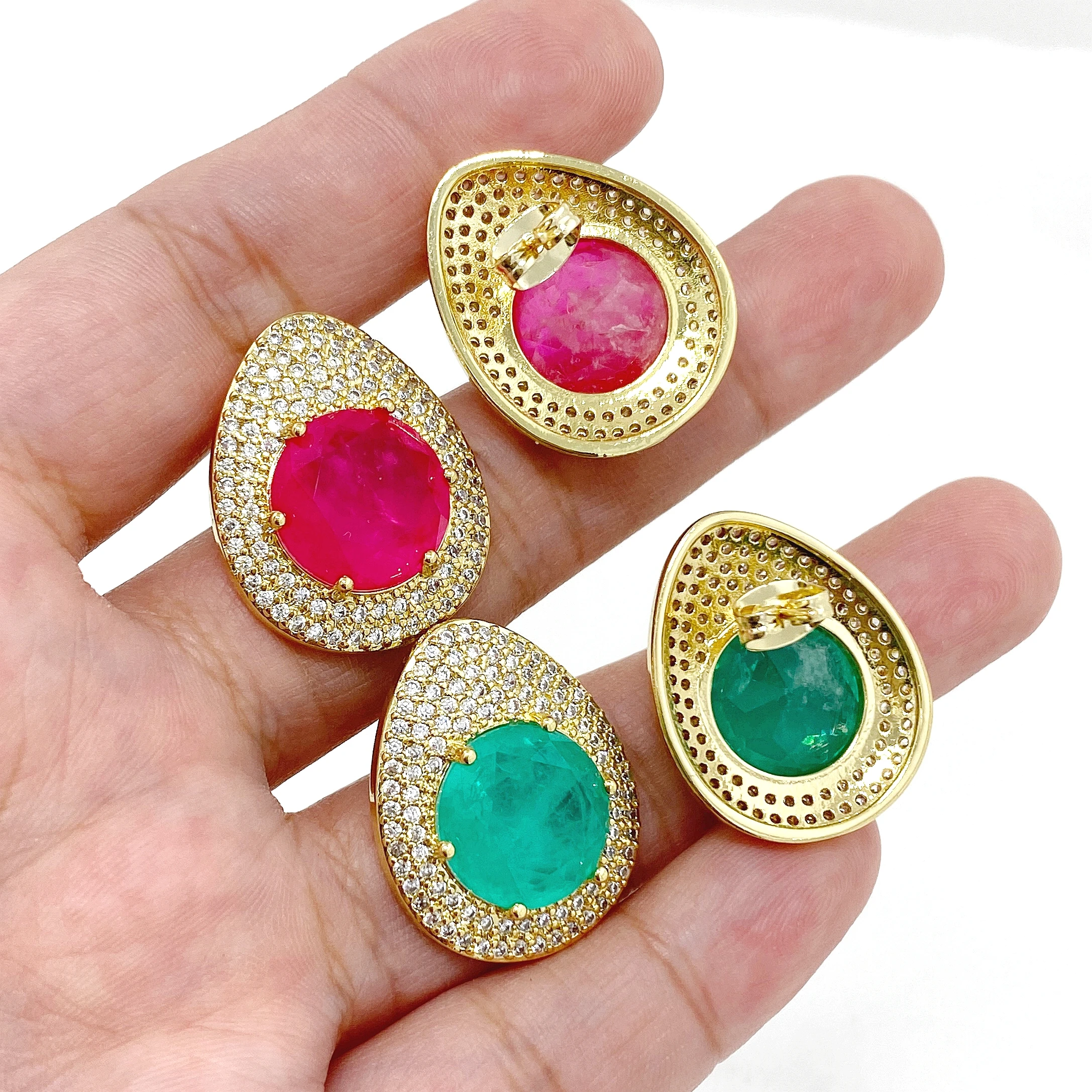 Серьги-подвески с фианитом круглой огранки в форме яйца