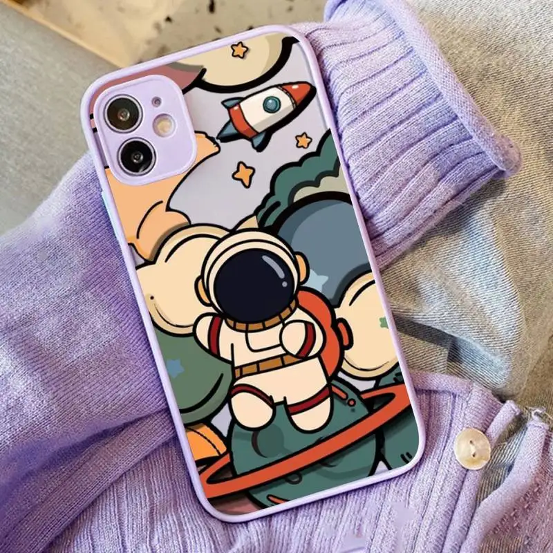

Astronaut Phone Case for iPhone X XR XS 7 8 Plus 11 12 13 pro MAX 13mini Translucent Matte Case