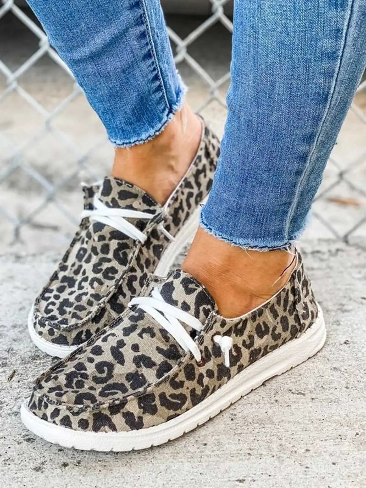 New Ladies Leopard Lace Up Round Toe Flat Sneakers Canvas Shoes Spring Summer Women Casual Shoes Low Upper Slippers Flats