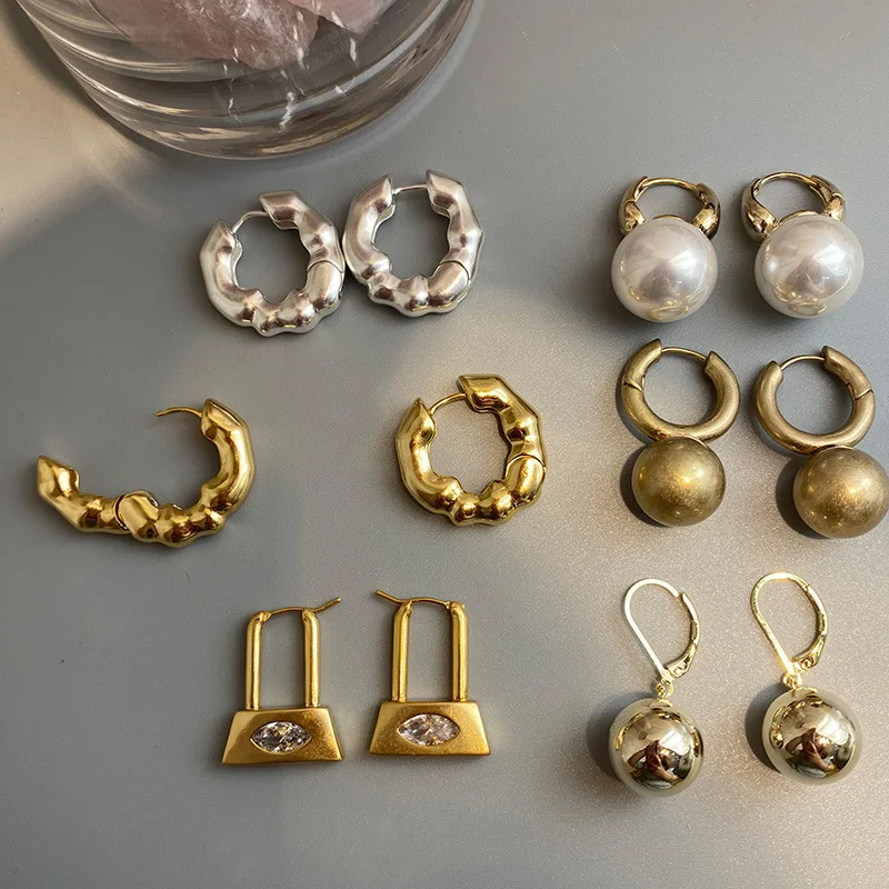 

Van Daisy Hoop Earrings for Women Piercing Earring Matte Gold Color Ball Pearl Irregular Geometric Lock Hoops Vintage Jewelry