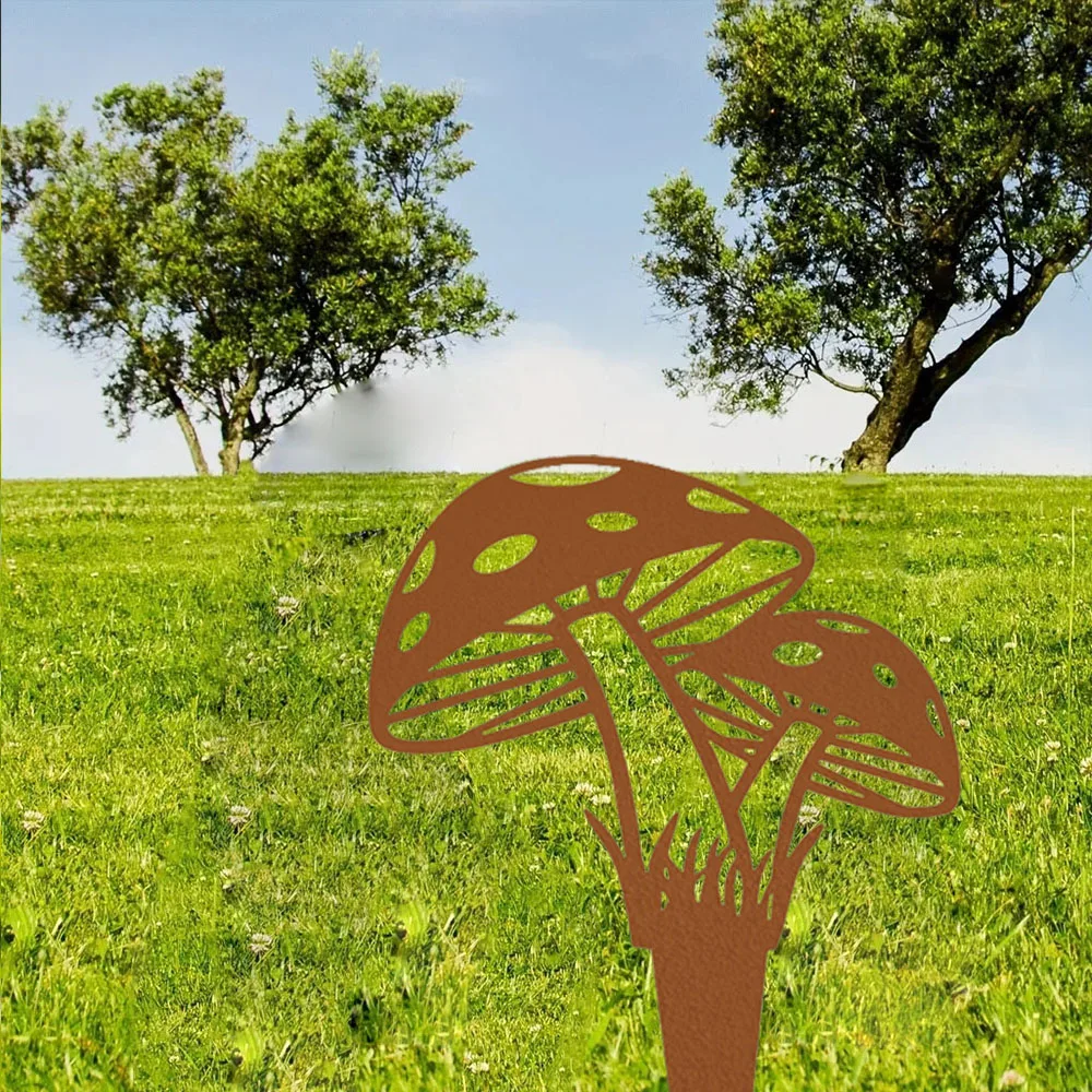 Украшение садового гриба — великолепный большой металлический кол