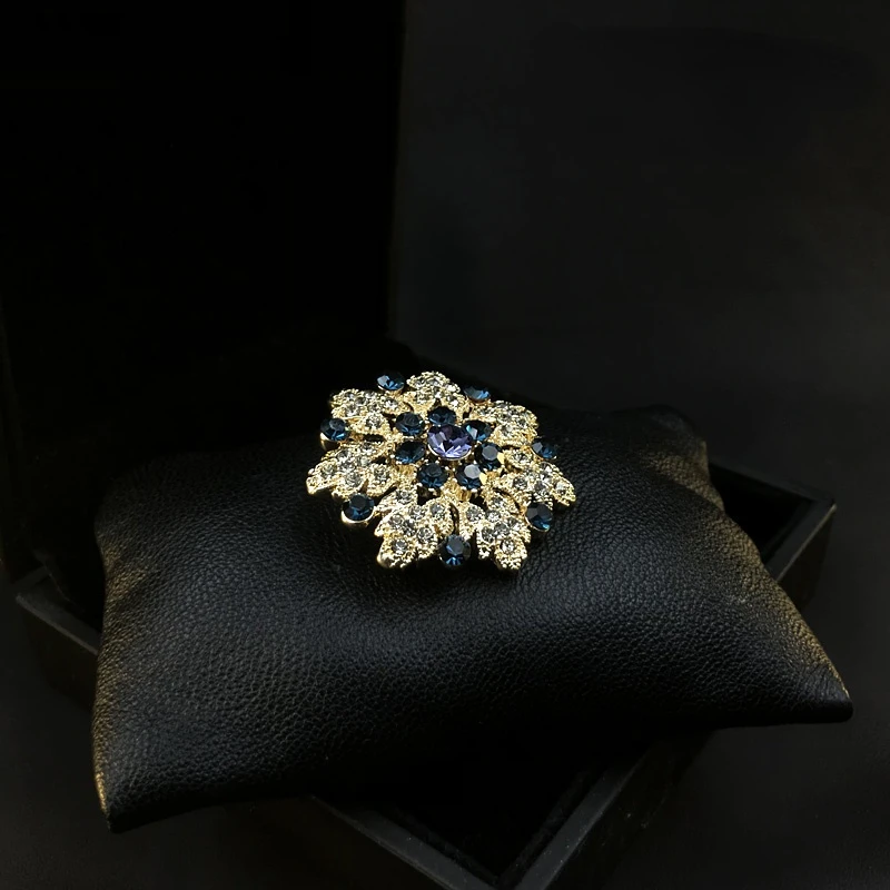 301 Exquisite Flower Brooch Elegant Corsage Pins Coat Fashion Women Suit Neckline Buckle Luxury Rhinestone Jewelry Accessories