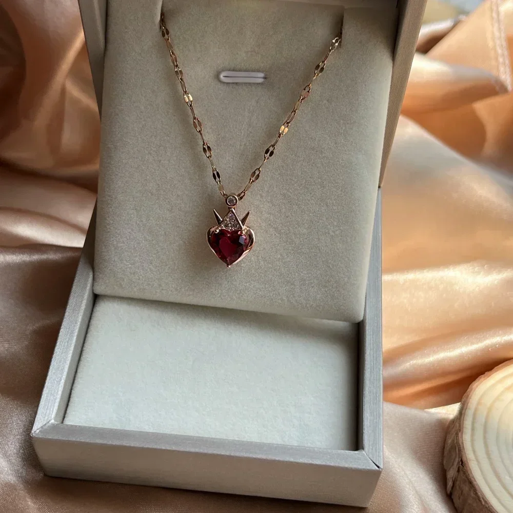 Ожерелье с подвеской в виде фильма Наследники Evie Fairest красное синее кристаллами